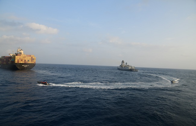 अदन की खाड़ी में दो विदेशी जहाजों पर समुद्री डाकुओं का ड्रोन से मिसाइल हमला 
