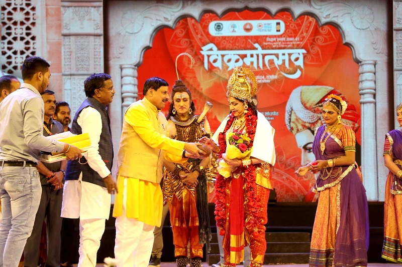 मप्र : उज्‍जैन में विक्रमोत्सव में अभिनेत्री हेमा मालिनी ने दी अदभुत प्रस्‍तुति, नृत्य ने सबका मन मोहा