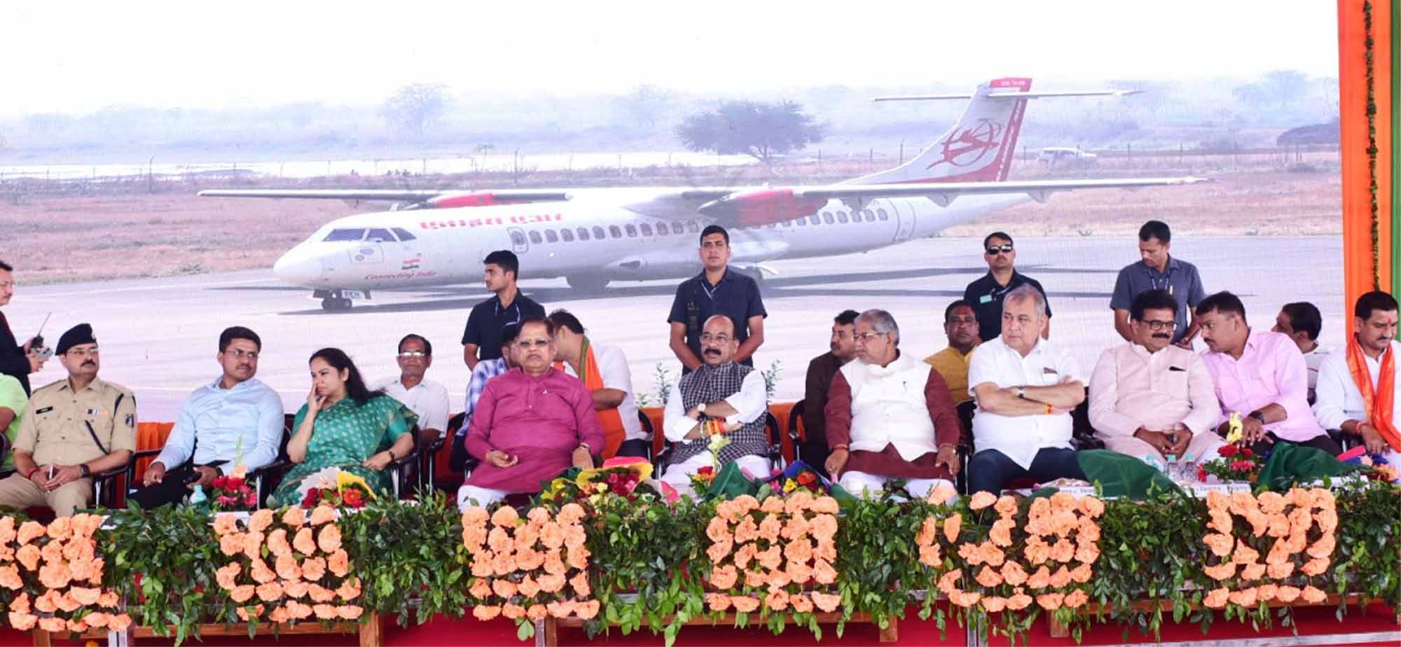 मुख्यमंत्री ने बिलासपुर-दिल्ली और बिलासपुर-कोलकाता सीधी हवाई सेवा का किया शुभारंभ