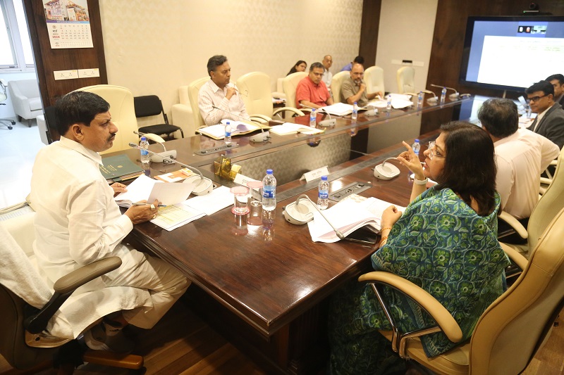 मुख्‍यमंत्री ने मंत्रालय में निवेश प्रोत्साहन के लिये मंत्रियों की बैठक में दिए निर्देश