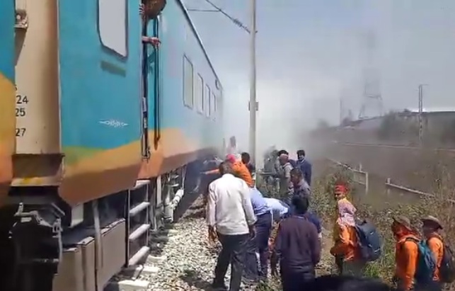 उदयपुर-मैसूर हमसफर के कोच में आग, यात्री सुरक्षित