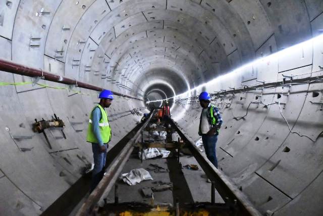 कानपुर मेट्रो : नवीन मार्केट से चुन्नीगंज स्टेशन के बीच आरंभ हुआ ट्रैक निर्माण का कार्य