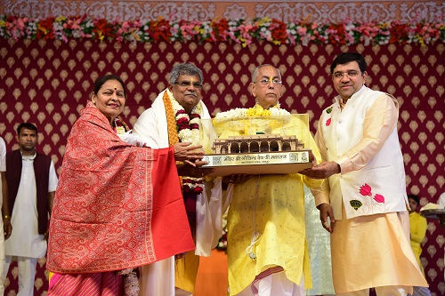 Senior theater artist and folk singer Ishwar Dutt honored with Mathur Govind Award