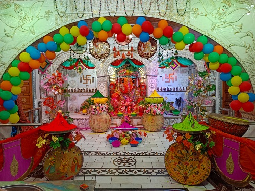 Faguniya tableau decorated by garlanding Ganesha of the canal