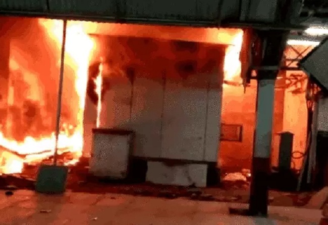 गुनाः रुठियाई रेलवे स्टेशन के कंट्रोल रूम में लगी आग, मची अफरा-तफरी