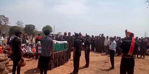 छतरपुर:सेना के जवान का गृहग्राम में हुआ अंतिम संस्कार,शहीद को दिया गया गार्ड ऑफ ऑनर