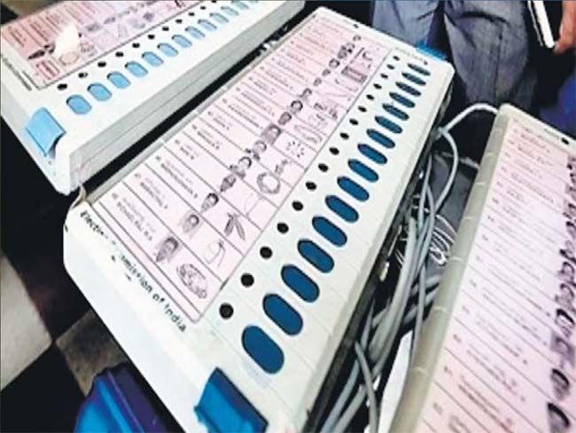 महाराष्ट्र में लोकसभा के लिए दूसरे चरण के लिए आठ सीटों पर 53.51 फीसदी मतदान