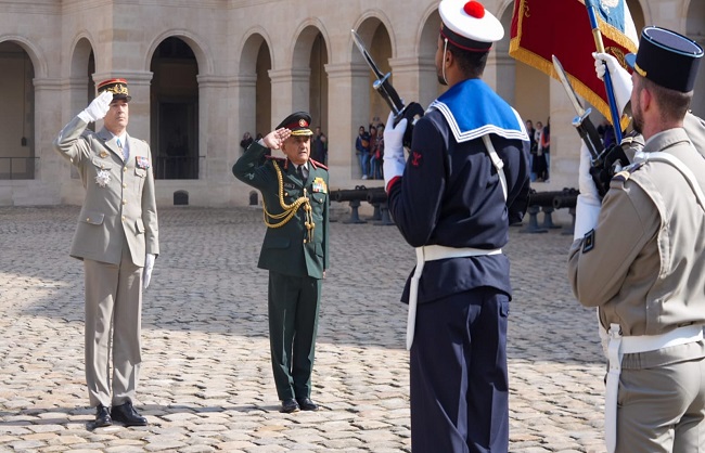 सीडीएस जनरल अनिल चौहान को फ्रेंच रिपब्लिकन गार्ड ने गार्ड ऑफ ऑनर प्रदान किया