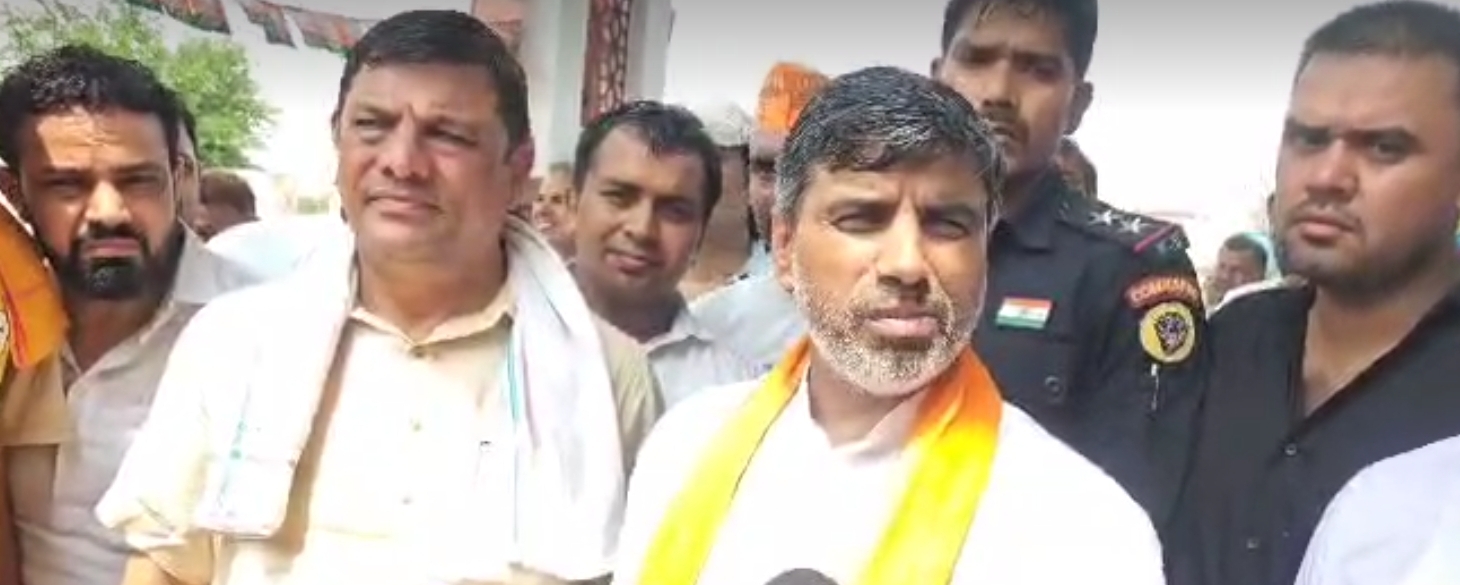पत्रकारों से बातचीत करते हरियाणा के पंचायत मंत्री महिपाल ढांडा। पत्रकारों से बातचीत करते हरियाणा के पंचायत मंत्री महिपाल ढांडा।
