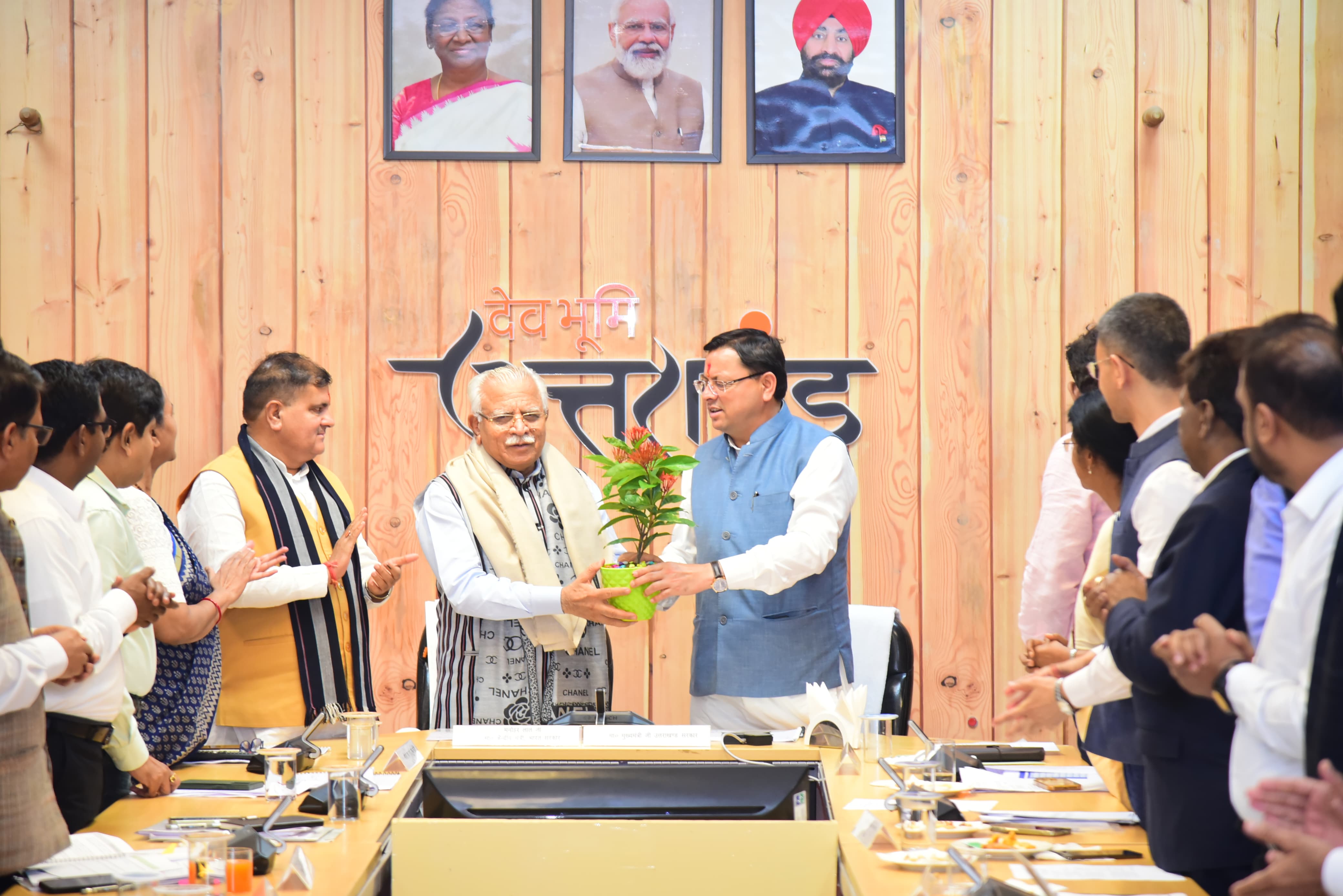 मुख्यमंत्री आवास में केंद्रीय ऊर्जा मंत्री और मुख्यमंत्री की मौजूदगी में बैठक। मुख्यमंत्री आवास में केंद्रीय ऊर्जा मंत्री और मुख्यमंत्री की मौजूदगी में बैठक।