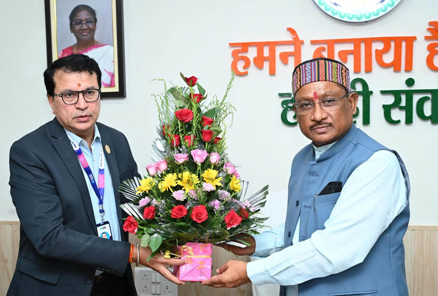रायपुर : मुख्यमंत्री साय से एसबीआई के मुख्य महाप्रबंधक चंद्रशेखर शर्मा ने की मुलाकात रायपुर : मुख्यमंत्री साय से एसबीआई के मुख्य महाप्रबंधक चंद्रशेखर शर्मा ने की मुलाकात
