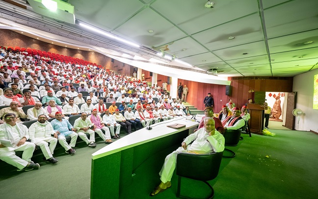 सामाजिक न्याय के लिए भाजपा का केन्द्र की सत्ता से बेदखल होना जरुरी : अखिलेश यादव सामाजिक न्याय के लिए भाजपा का केन्द्र की सत्ता से बेदखल होना जरुरी : अखिलेश यादव