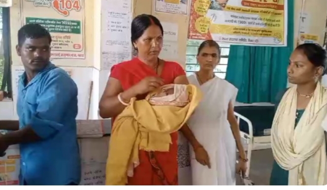 गोद मे फेंके बच्चे गोद मे फेंके बच्चे