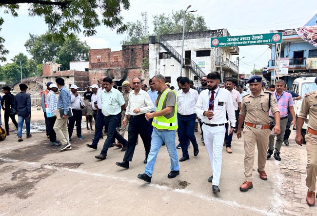 निरीक्षण करते जीएम निरीक्षण करते जीएम