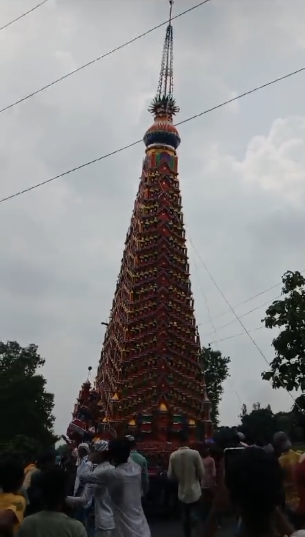 हाई टेंशन लाइन की चपेट में आया ताजिया, एक की मौत, 15 घायल हाई टेंशन लाइन की चपेट में आया ताजिया, एक की मौत, 15 घायल