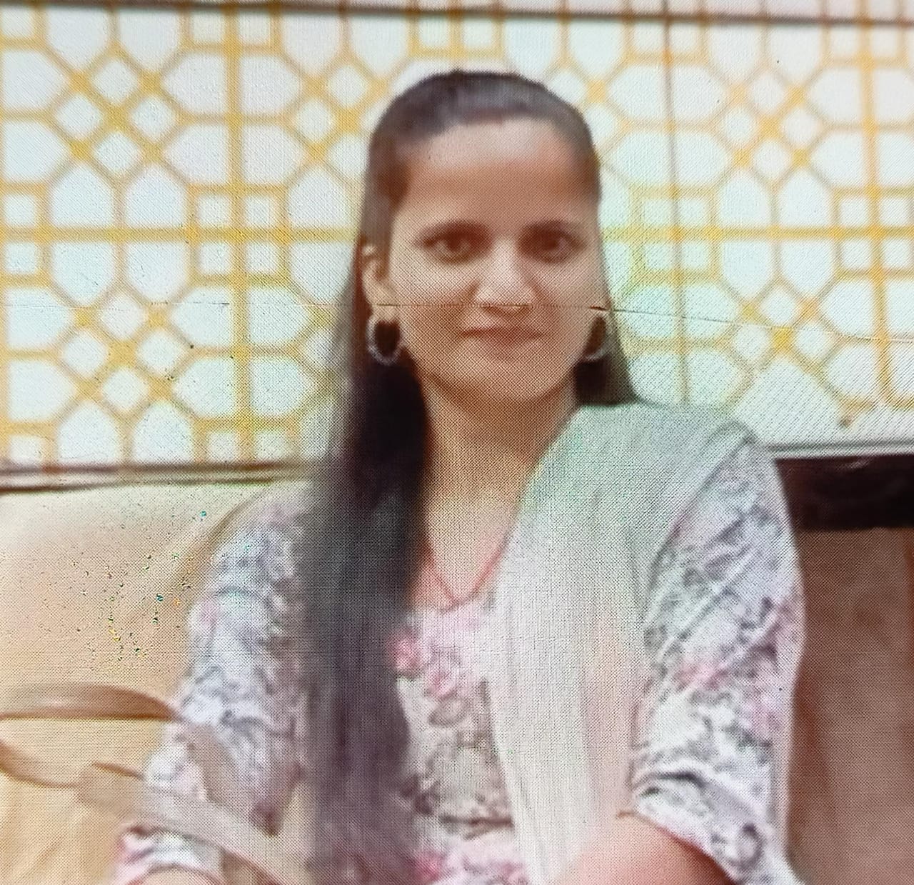 म्रतक महिला का फाइल फोटो म्रतक महिला का फाइल फोटो