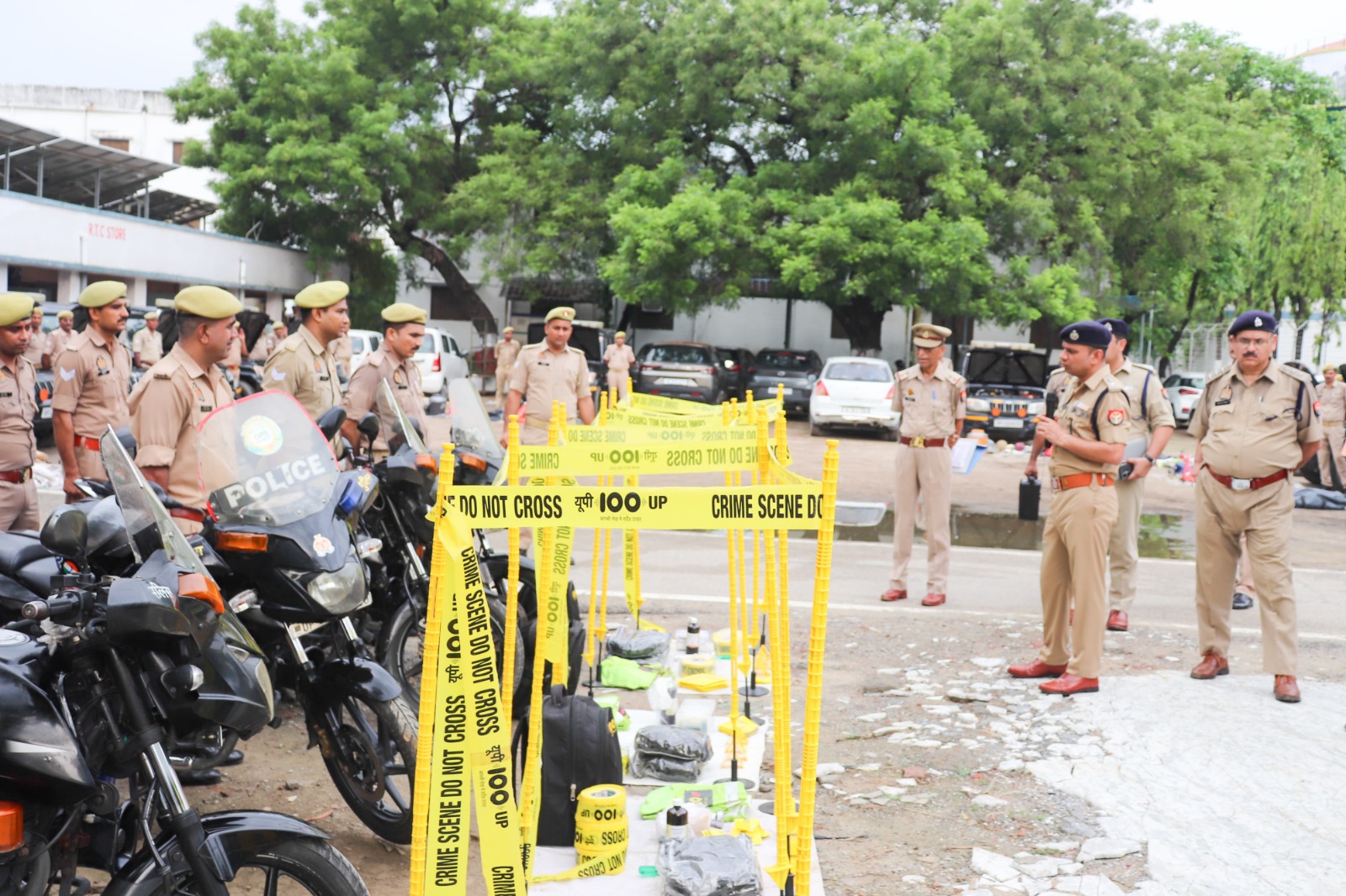 पुलिस लाइंस और साप्ताहिक परेड का निरीक्षण करते व वाहनों को चेकर करते एसएसपी सतपाल अंतिल। पुलिस लाइंस और साप्ताहिक परेड का निरीक्षण करते व वाहनों को चेकर करते एसएसपी सतपाल अंतिल।