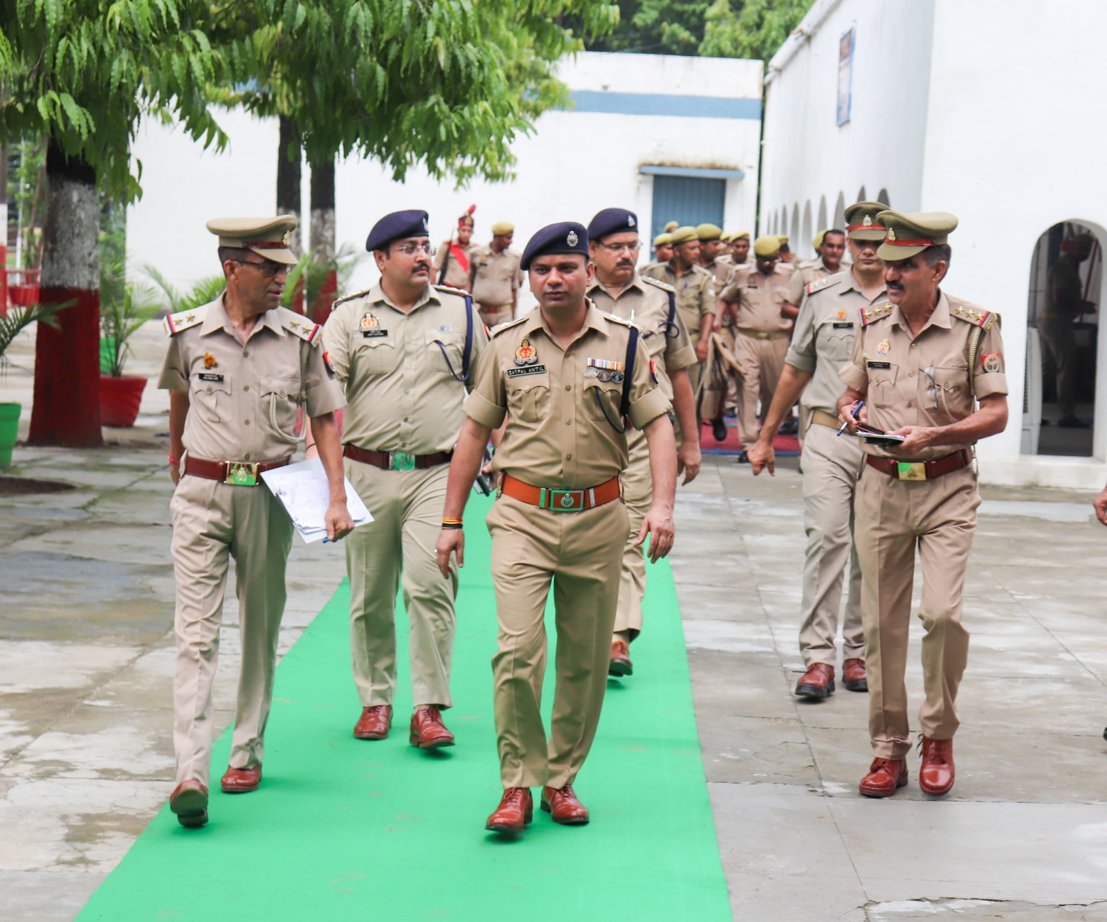 पुलिस लाइंस और साप्ताहिक परेड का निरीक्षण करते व वाहनों को चेकर करते एसएसपी सतपाल अंतिल। पुलिस लाइंस और साप्ताहिक परेड का निरीक्षण करते व वाहनों को चेकर करते एसएसपी सतपाल अंतिल।