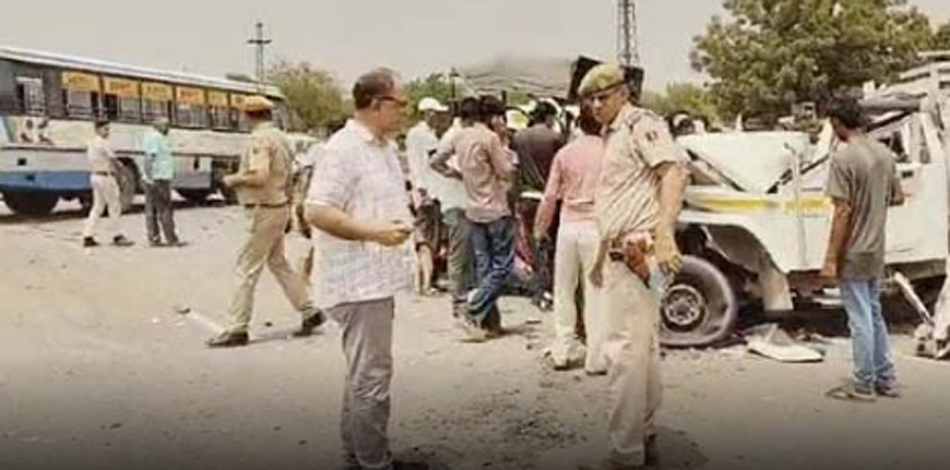 पिकअप व रोडवेज बस की भिड़ंत में एक की मौत, 11 घायल पिकअप व रोडवेज बस की भिड़ंत में एक की मौत, 11 घायल