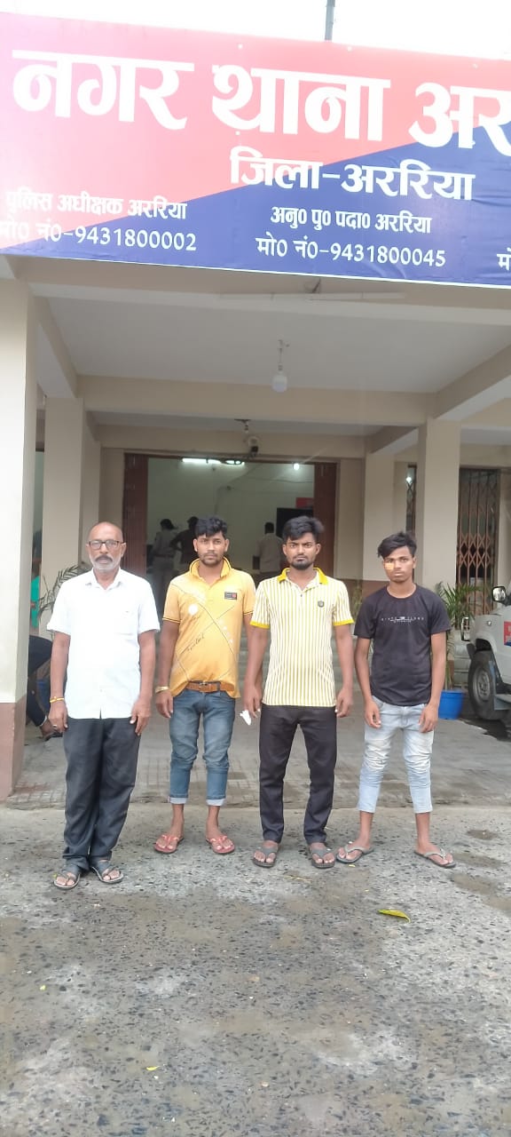 अररिया फोटो:थाना में में मालिक और पीड़ित किरायेदार अररिया फोटो:थाना में में मालिक और पीड़ित किरायेदार