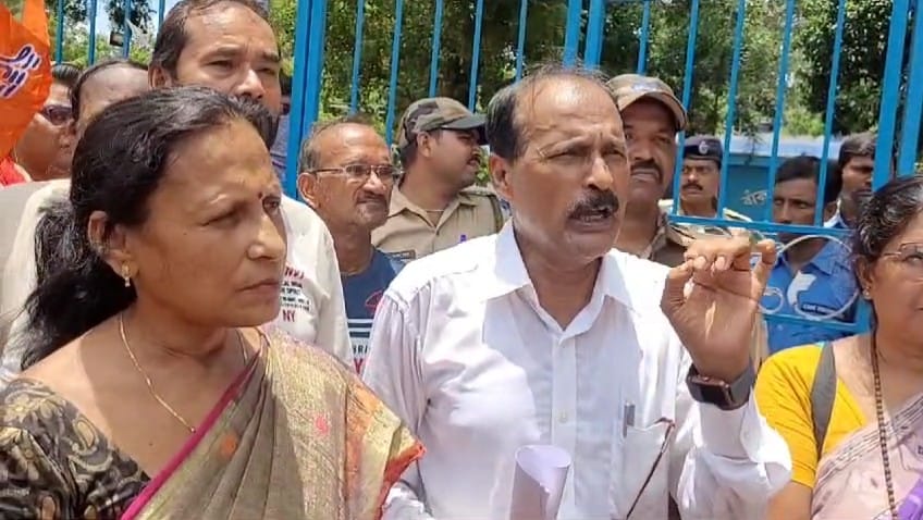 बांकुड़ा में थाने के सामने भाजपा ने किया विरोध प्रदर्शन