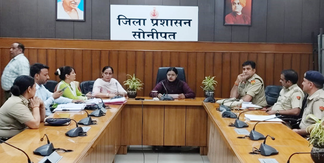 23 Snp- सोनीपत: हरियाणा राज्य महिला आयोग की वाइस चेयरपर्सन सोनिया अग्रवाल जनसुनवाई करते हुए। 23 Snp- सोनीपत: हरियाणा राज्य महिला आयोग की वाइस चेयरपर्सन सोनिया अग्रवाल जनसुनवाई करते हुए।