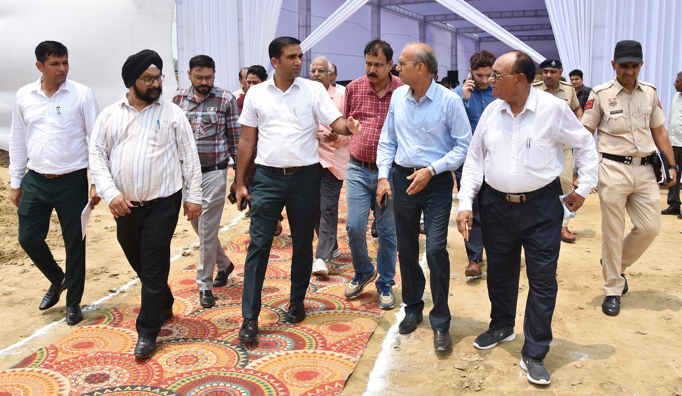 23 Snp-1 सोनीपत: गांव मोहाना में विकसित की जा रही अवतार स्टील लिमिटिड यूनिट-4 को पर्यावरण मंजूरी के लिए उपायुक्त डॉ. मनोज कुमार अधिकारियेंा से चर्चा करते हुए। 23 Snp-1 सोनीपत: गांव मोहाना में विकसित की जा रही अवतार स्टील लिमिटिड यूनिट-4 को पर्यावरण मंजूरी के लिए उपायुक्त डॉ. मनोज कुमार अधिकारियेंा से चर्चा करते हुए।