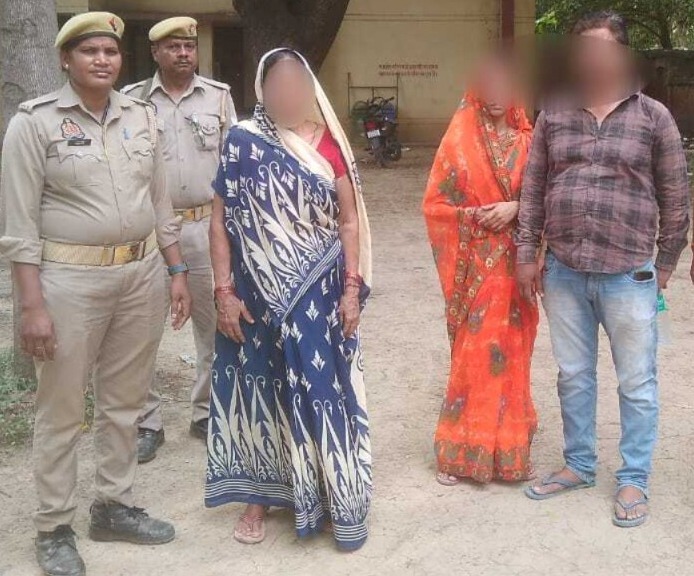 विवाहिता की हत्या के अभियोग महिला समेत तीन गिरफ्तार विवाहिता की हत्या के अभियोग महिला समेत तीन गिरफ्तार