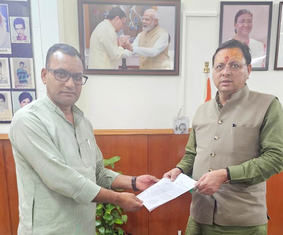 मुख्यमंत्री धामी से मिले भाजपा नेता बजरंगी, मूनाकोट के पीपलकोट में ही महाविद्यालय खोलने का आश्वासन मुख्यमंत्री धामी से मिले भाजपा नेता बजरंगी, मूनाकोट के पीपलकोट में ही महाविद्यालय खोलने का आश्वासन