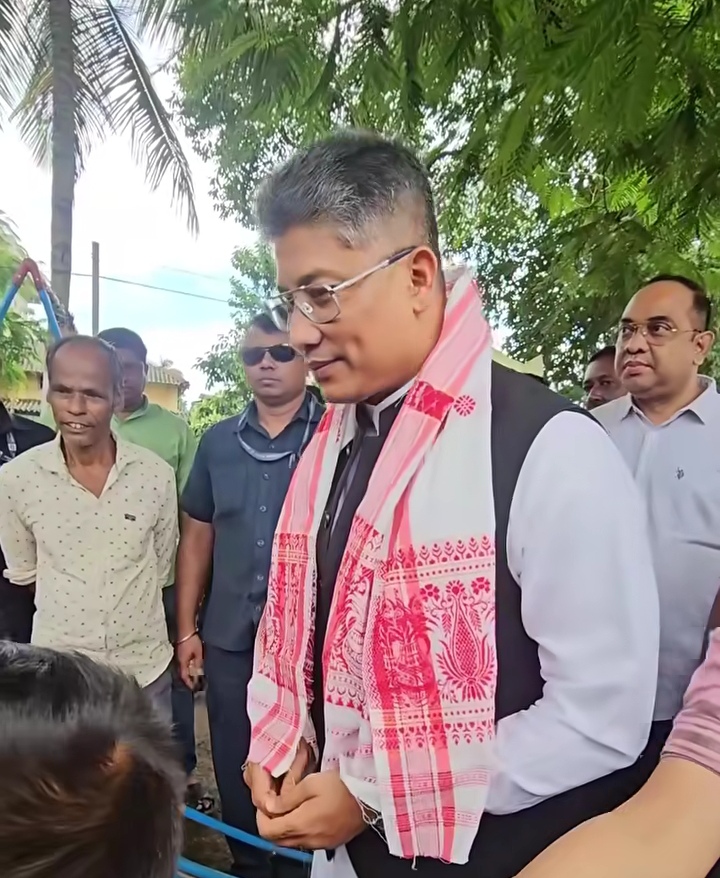 Minister Hazarika visited a flood relief camp in Nagon