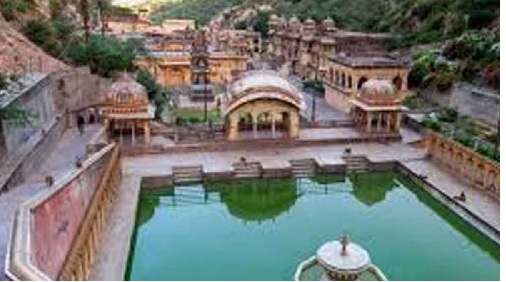 गलता कुंड नहाते समय पैर फिसलने एक युवक की डूबने से मौत गलता कुंड नहाते समय पैर फिसलने एक युवक की डूबने से मौत