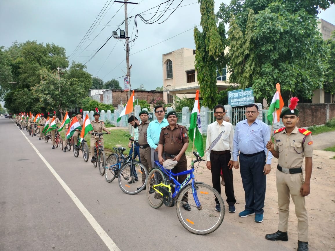 फोटो--26एचएएम- 1 कारगिल युद्ध की वर्षगांठ पर तिरंगा लेकर एनसीसी कैडेटों ने किया मार्च फोटो--26एचएएम- 1 कारगिल युद्ध की वर्षगांठ पर तिरंगा लेकर एनसीसी कैडेटों ने किया मार्च