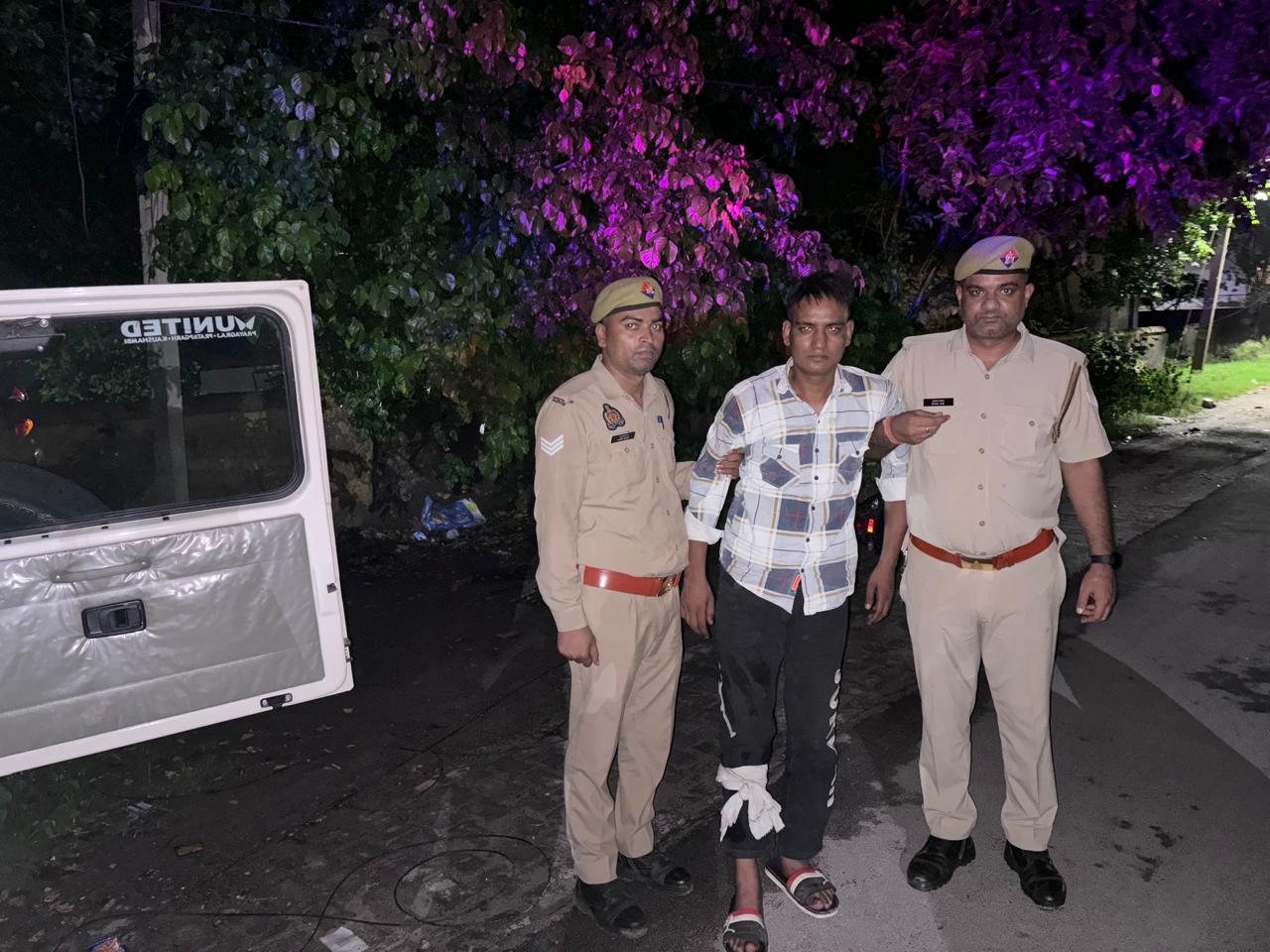 गिरफ्तार लुटेरा गिरफ्तार लुटेरा