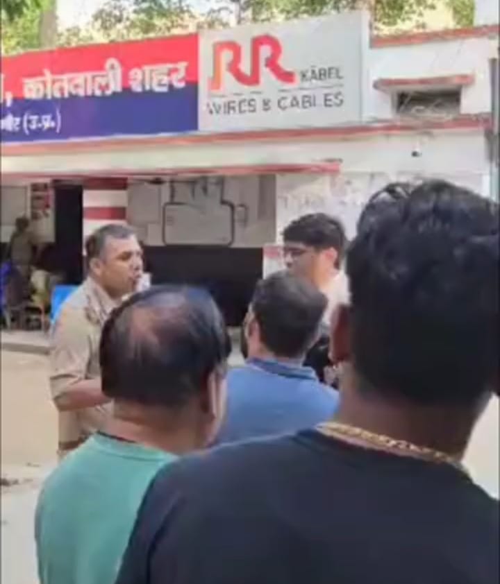 थाने में हिन्दू संगठन