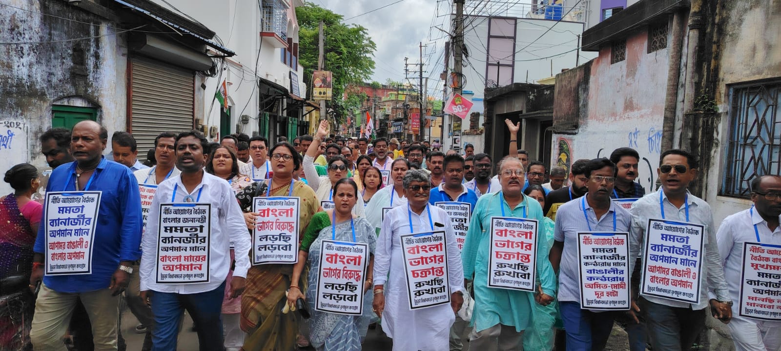 दिल्ली में ममता बनर्जी के अपमान और बंगाल विभाजन की साजिश के खिलाफ सड़क पर उतरी तृणमूल