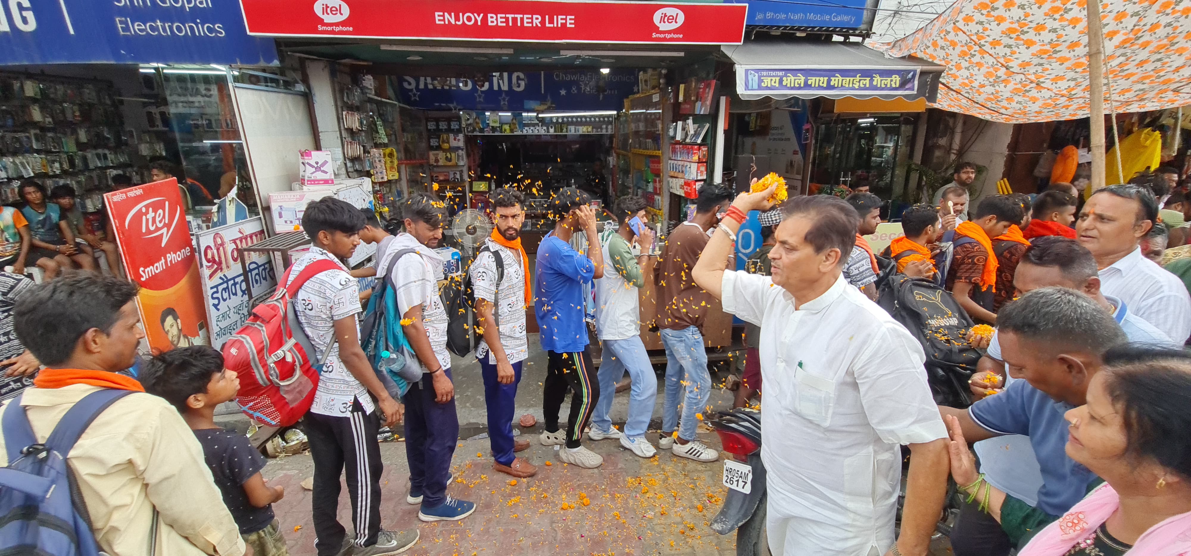 कैबिनेट मंत्री प्रेमचंद ने कांवड़ियों का कैबिनेट मंत्री प्रेमचंद ने कांवड़ियों का