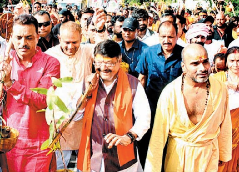 कावड़ यात्रा में निकले लाखों काँवड़िया कावड़ यात्रा में निकले लाखों काँवड़िया
