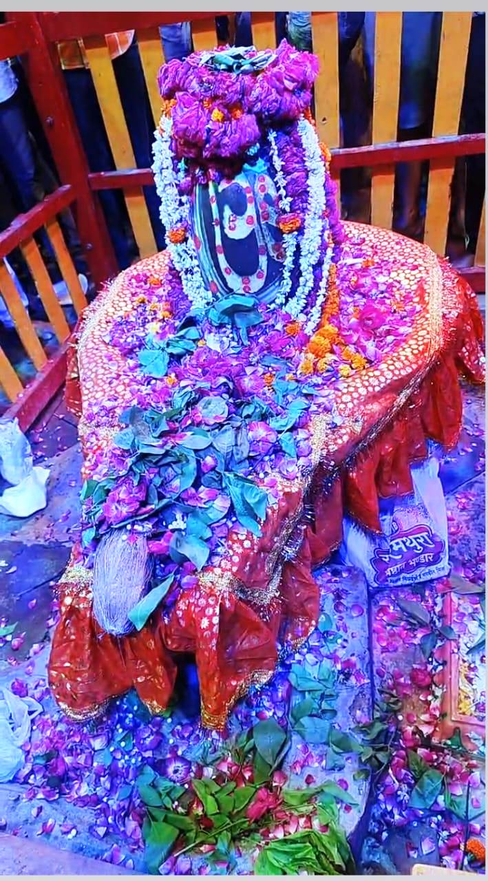 आस्था : शिवालयों में गूंज रहा हर-हर महादेव