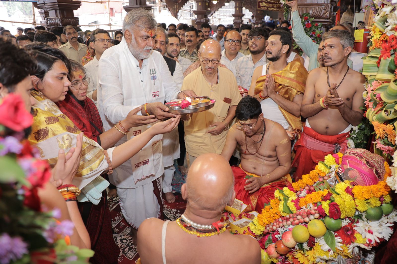 पूजन,अभिषेक प्रदेश के केबीनेट मंत्री प्रहलाद पटेल ने किया पूजन,अभिषेक प्रदेश के केबीनेट मंत्री प्रहलाद पटेल ने किया