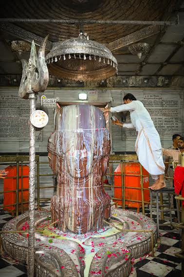 सावन सोमवार पर भगवान पशुपतिनाथ का हुआ नयनाभिराम श्रृंगार सावन सोमवार पर भगवान पशुपतिनाथ का हुआ नयनाभिराम श्रृंगार