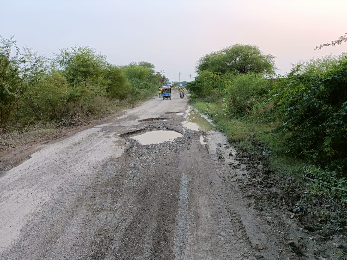 फोटो--30एचएएम- 8  दर्जनों गांवों को चमकाने को तीन सड़कों के चौड़ीकरण  कराने की तैयारी