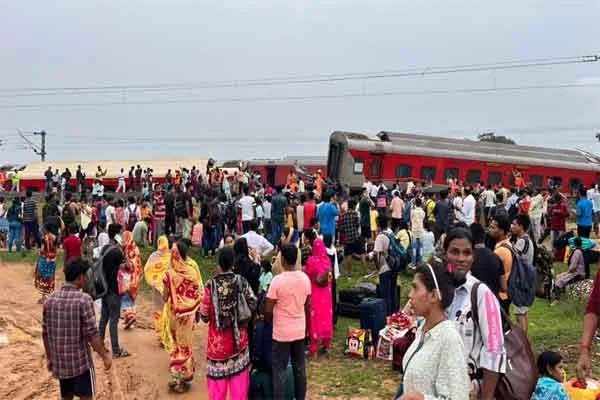 train accident in jharkhand, train accident in jharkhand,