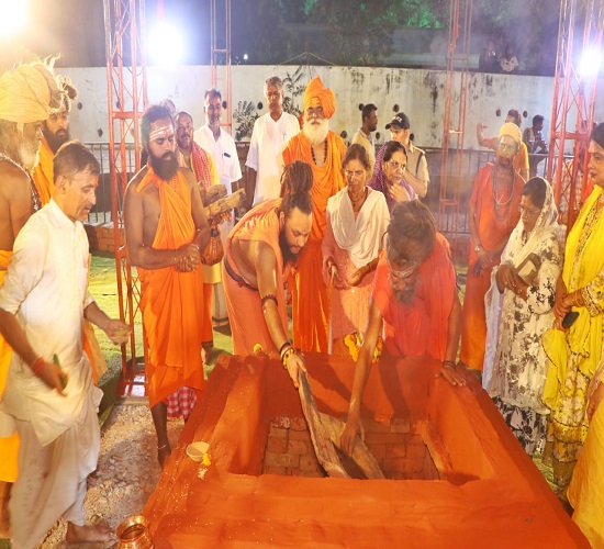 महारुद्र के आशीर्वाद से जन कल्याण का प्रशस्त होता है मार्ग: हरिगिर महाराज महारुद्र के आशीर्वाद से जन कल्याण का प्रशस्त होता है मार्ग: हरिगिर महाराज