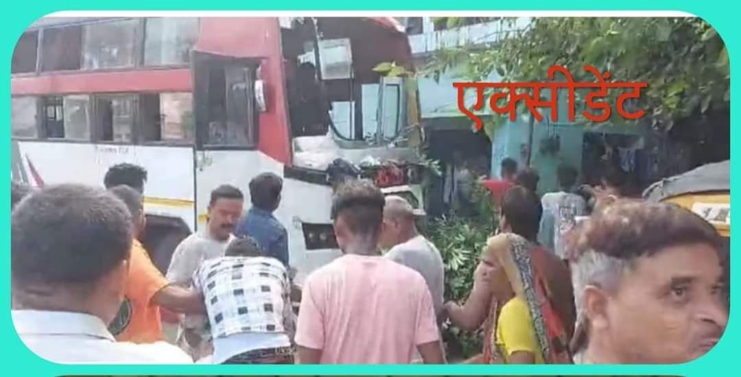 Double daker bus ne teen ko raunda Double daker bus ne teen ko raunda