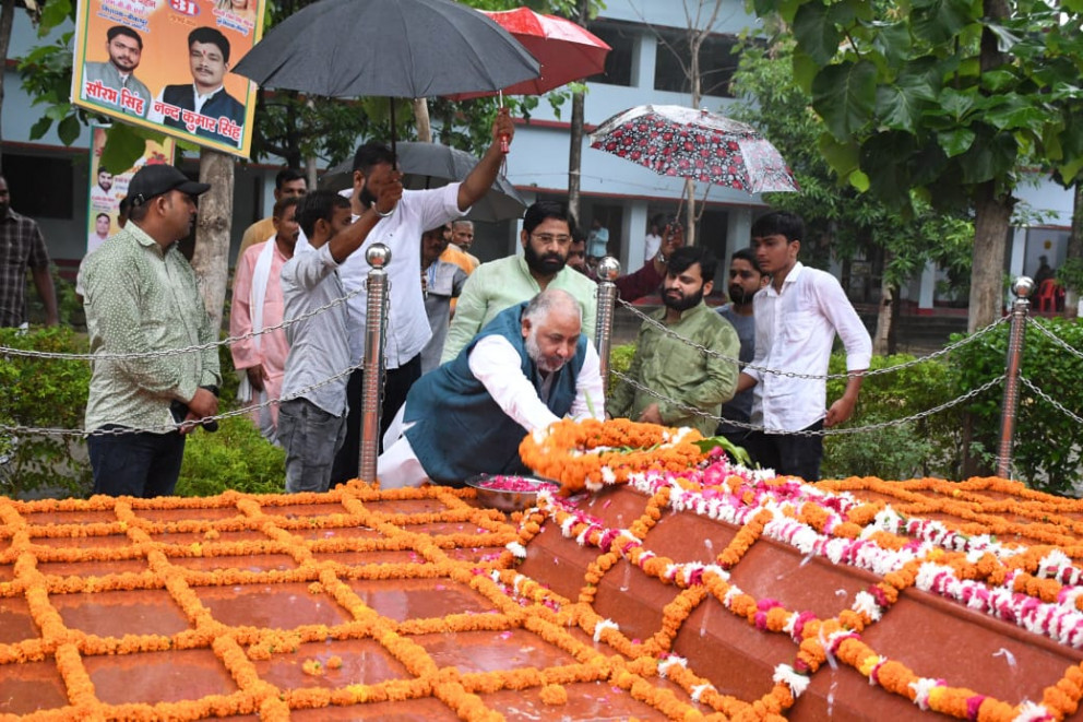 स्वर्गीय मुन्ना सिंह चौहान की 8वीं पुण्यतिथि पर दी गई श्रद्धांजलि