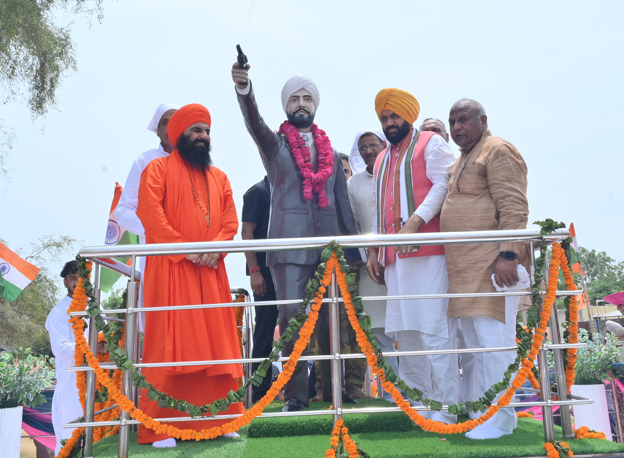 मुख्यमंत्री लाइव सिंह सैनी ब्रह्म दास डेरा में मुख्यमंत्री लाइव सिंह सैनी ब्रह्म दास डेरा में
