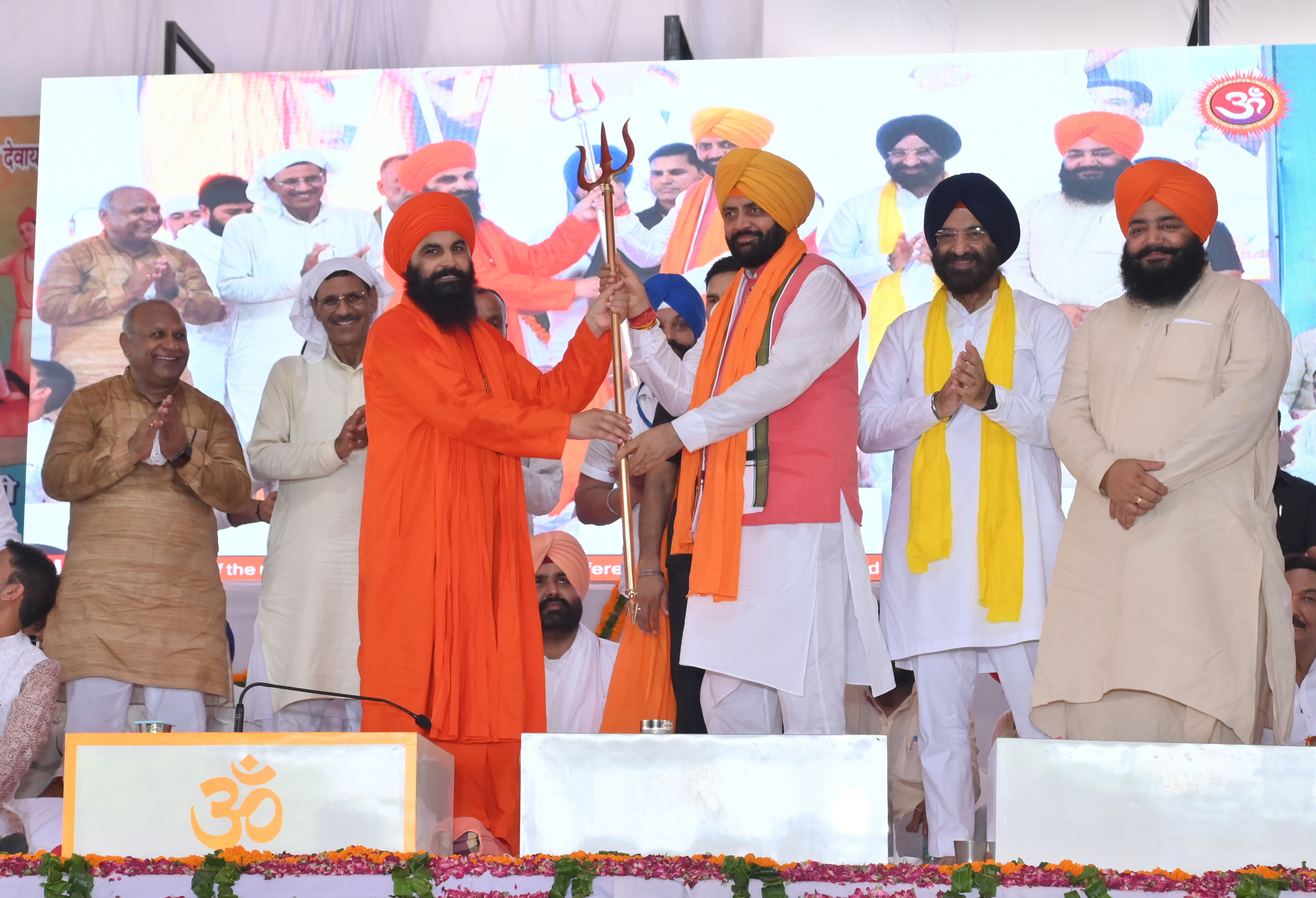 मुख्यमंत्री ब्रह्म दास दर में मुख्यमंत्री ब्रह्म दास दर में