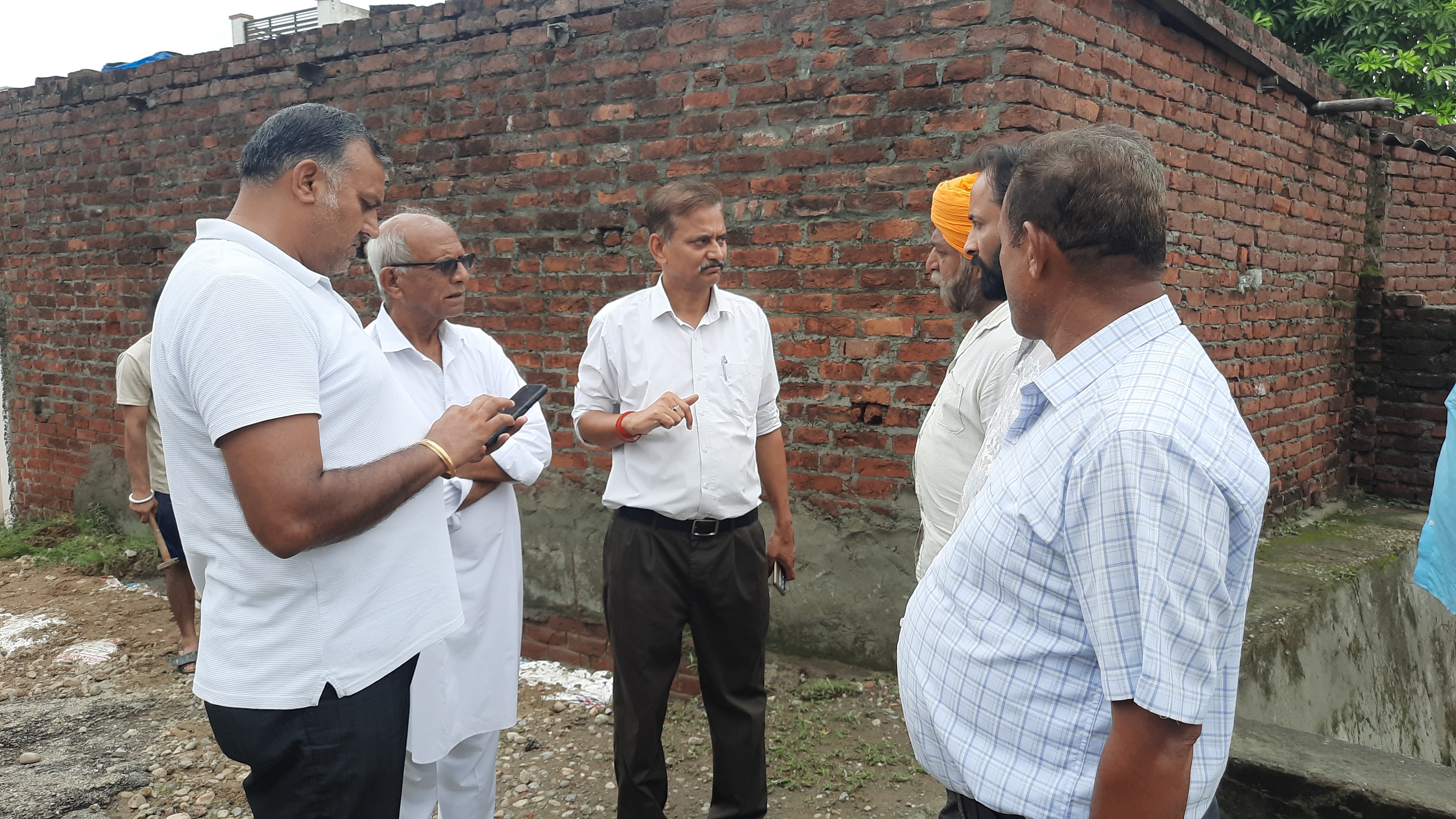 हैल्थ एंड सैनिटेशन कमेटी के पूर्व चेयरमैन ने किया बाढ़ग्रस्त क्षेत्रो का दौरा हैल्थ एंड सैनिटेशन कमेटी के पूर्व चेयरमैन ने किया बाढ़ग्रस्त क्षेत्रो का दौरा