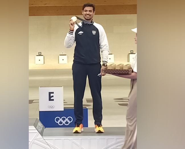 Mansukh Mandaviya lauds Swapnil Kusale for winning bronze Mansukh Mandaviya lauds Swapnil Kusale for winning bronze