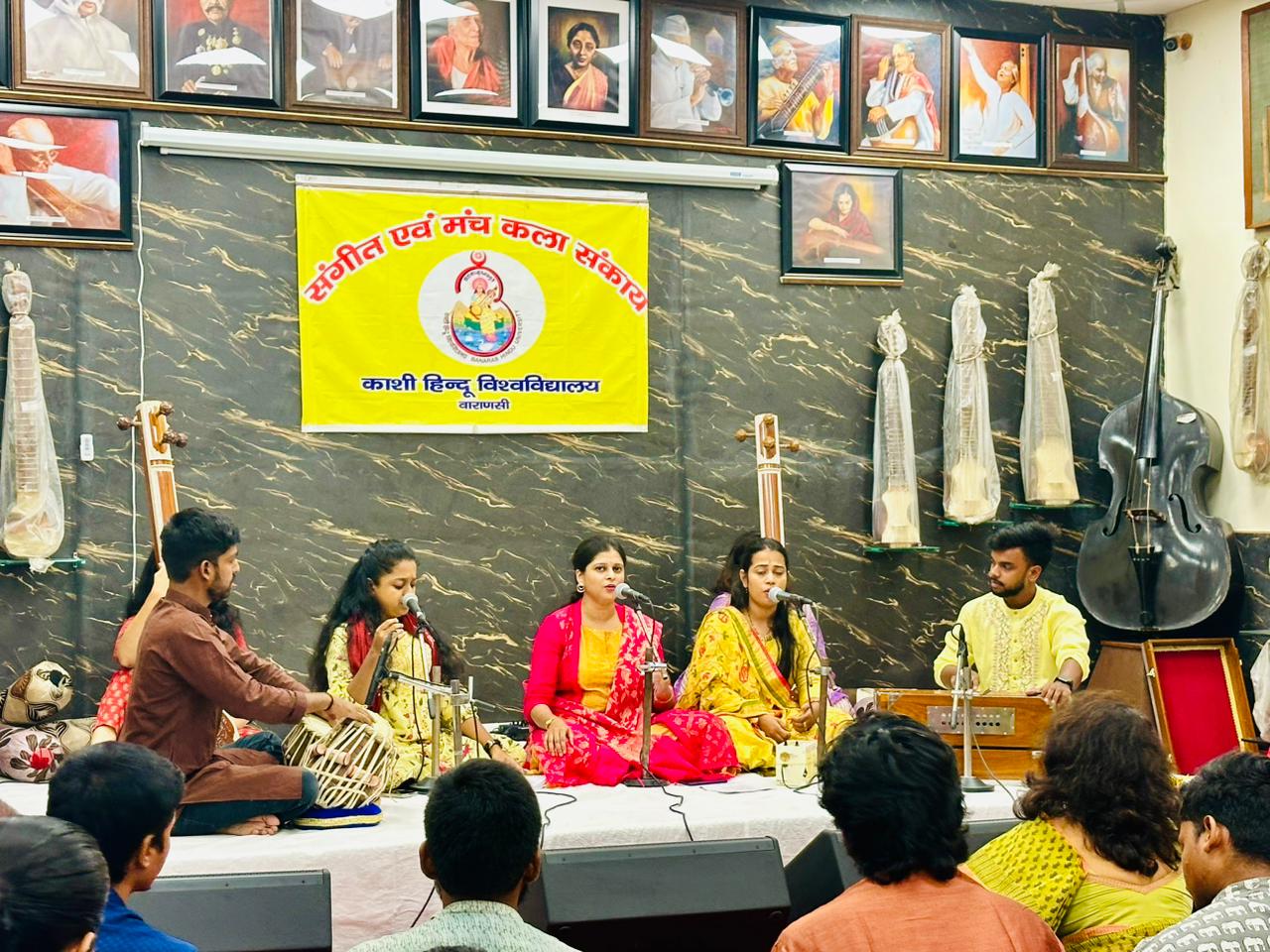 संगीत एवं मंच कला संकाय में शोध छात्राओं दमदार प्रस्तुति:फोटो बच्चा गुप्ता